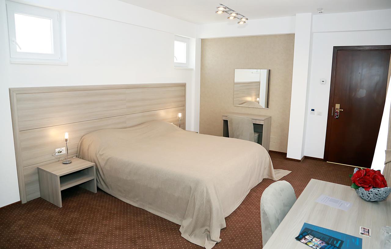 Parliament Square Hotel 3*
