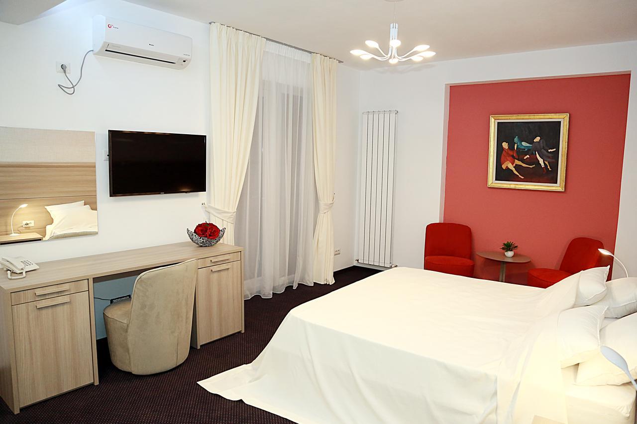 Hotel Parliament Square 3*